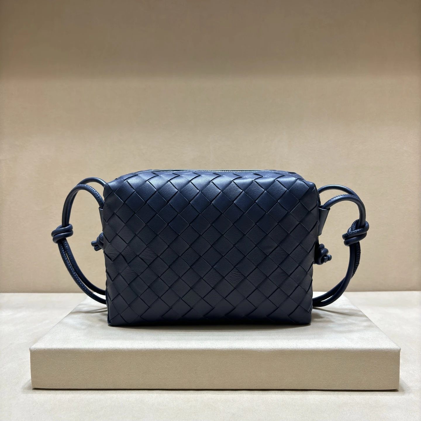 BOTTEGA VENETA Top-Handle & Tote 8cm F50202604010060229 - Image 2