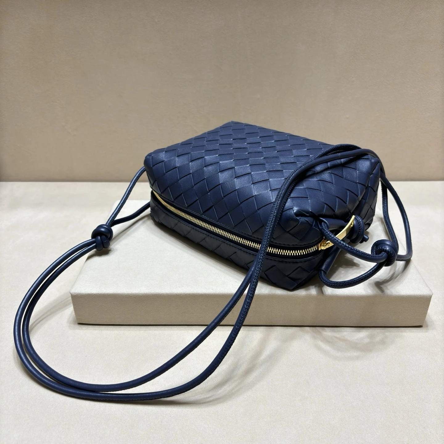 BOTTEGA VENETA Top-Handle & Tote 8cm F50202604010060229 - Image 5
