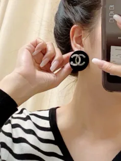 Alternative view of CHANEL Earrings E020260401040549