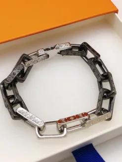 Alternative view of LV Bracelets F520260401016849