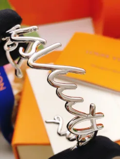 Alternative view of LV Bracelets F520260401017849