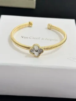 VCA Bracelets A1520260401066669