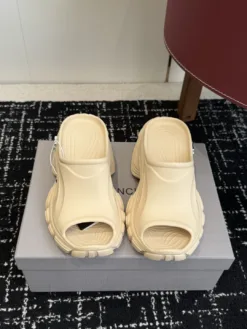 BALENCIAGA Sandals & Slides EU35-39 A9020260503194099