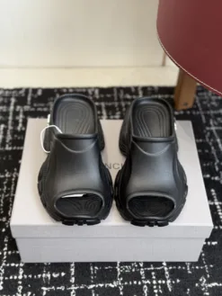 BALENCIAGA Sandals & Slides EU35-39 A9020260503194199