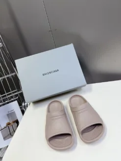 BALENCIAGA Sandals & Slides EU35-44 A8020260503313199