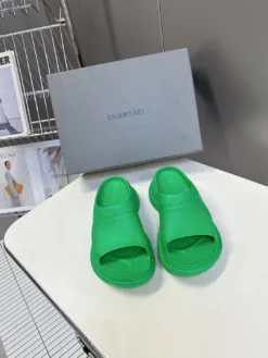 BALENCIAGA Sandals & Slides EU35-44 B20202605033126109