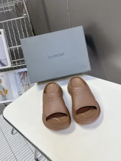 BALENCIAGA Sandals & Slides EU35-44 B20202605033127109