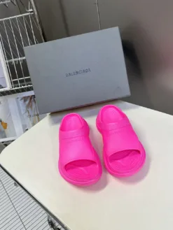 BALENCIAGA Sandals & Slides EU35-44 B20202605033128109