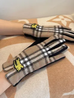 Alternative view of BURBERRY Gloves F520260503415549