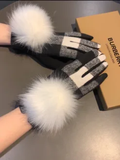 Alternative view of BURBERRY Gloves H520260503609459