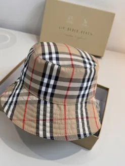 BURBERRY Hats & Caps G520260503585359