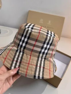 Alternative view of BURBERRY Hats & Caps G520260503585359