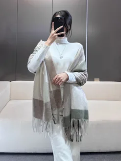 Alternative view of BURBERRY Scarves A4020260504559379