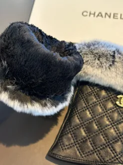 Alternative view of CHANEL Gloves A1520260503001369
