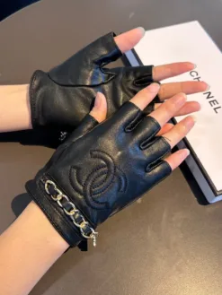 Alternative view of CHANEL Gloves A1520260503391669