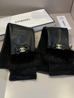 Alternative view of CHANEL Gloves A2520260503589669