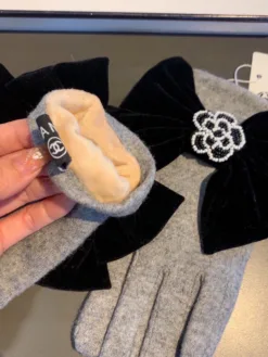 Alternative view of CHANEL Gloves F520260503632449