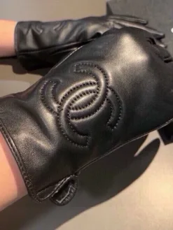 Alternative view of CHANEL Gloves G520260503392059