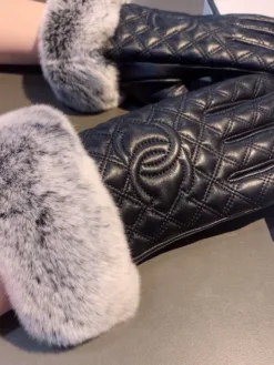 CHANEL Gloves G520260503491359
