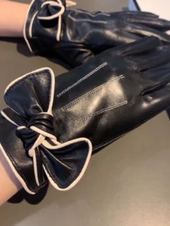 Alternative view of CHANEL Gloves H520260503391859