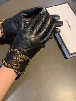 CHANEL Gloves I520260503391359