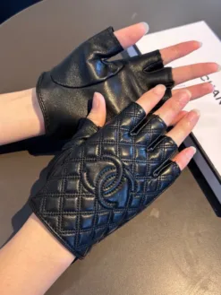 CHANEL Gloves I520260503391759