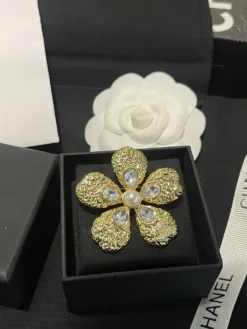Alternative view of CHANEL Pins & Brooches E520260504018549