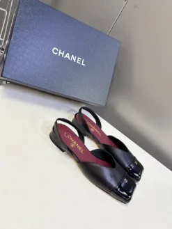 Alternative view of CHANEL Sandals & Slides EU35-41 C00202605030357129