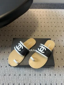 Alternative view of CHANEL Sandals & Slides EU35-41 C20202605032157139