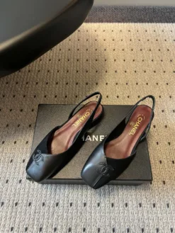 Alternative view of CHANEL Sandals & Slides EU35-41 C20202605032659139