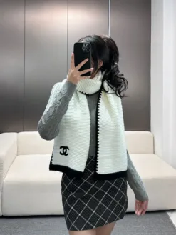 Alternative view of CHANEL Scarves A1520260504315869