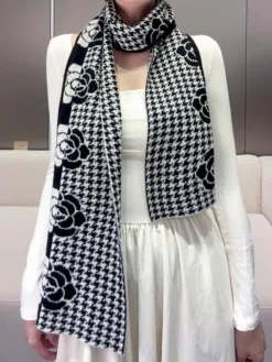 Alternative view of CHANEL Scarves A9020260504040189