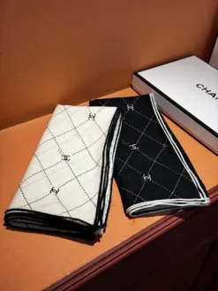 Alternative view of CHANEL Scarves B0520260504148389