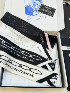 Alternative view of CHANEL Scarves E020260504089349