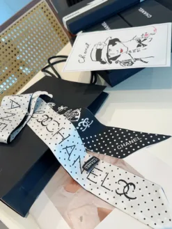 Alternative view of CHANEL Scarves E020260504268049