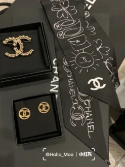 Alternative view of CHANEL Scarves E020260504348649