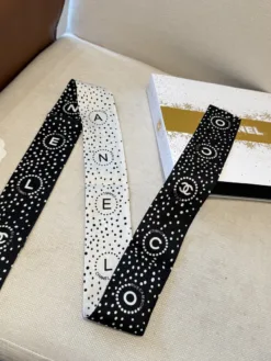 Alternative view of CHANEL Scarves E020260504392049