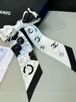 Alternative view of CHANEL Scarves E020260504479249