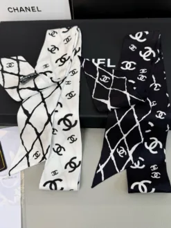 Alternative view of CHANEL Scarves E020260504673149