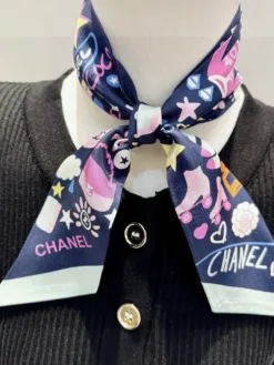 Alternative view of CHANEL Scarves E020260504928149