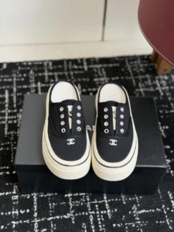 CHANEL Sneakers EU35-40 B20202605032493109