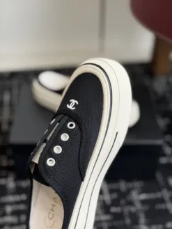Alternative view of CHANEL Sneakers EU35-40 B20202605032493109