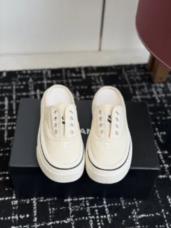CHANEL Sneakers EU35-40 B20202605032495109