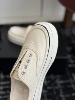 Alternative view of CHANEL Sneakers EU35-40 B20202605032495109
