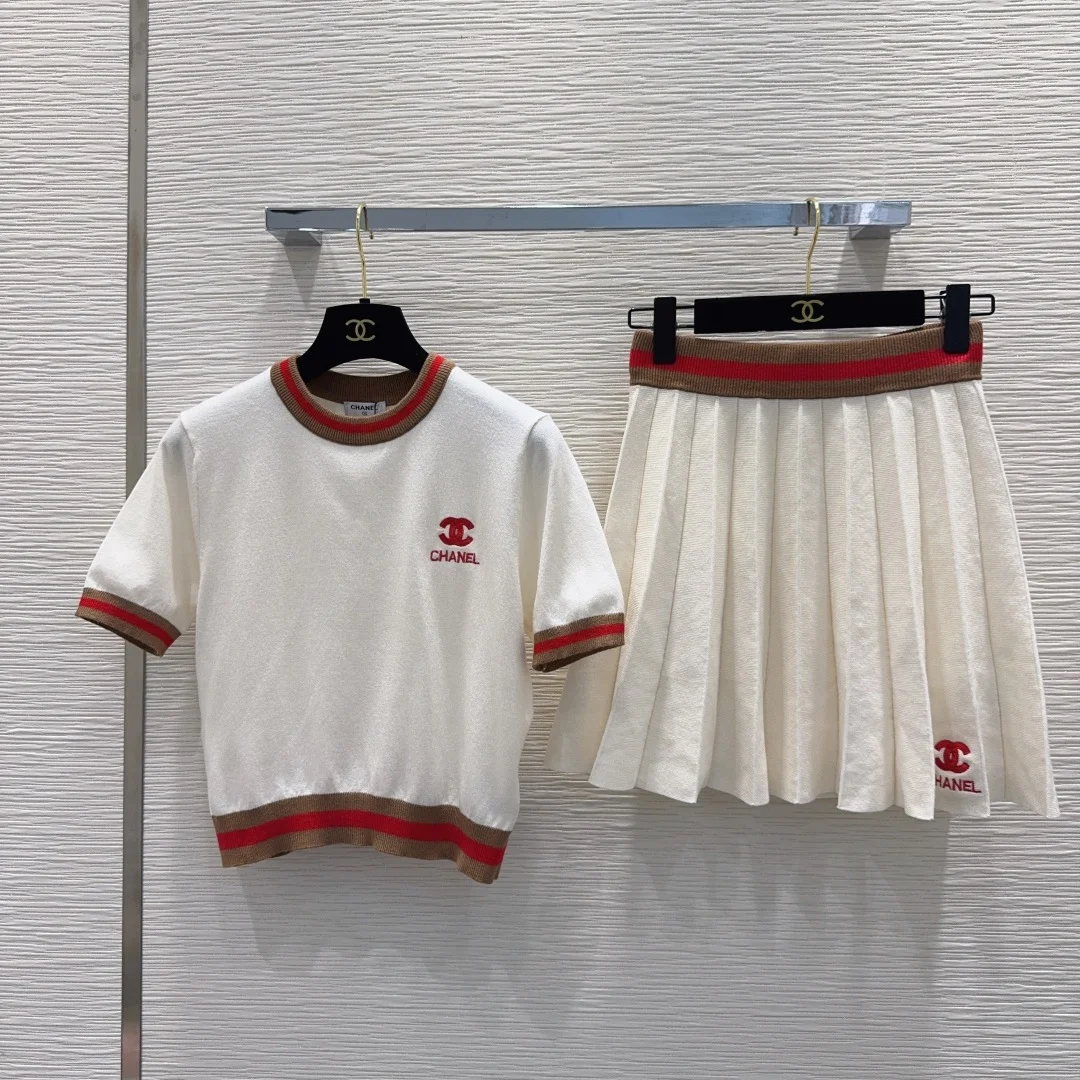 CHANEL T-shirts & Vests Wool S-L B70202605282449119