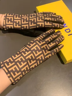 FENDI Gloves E520260503450149