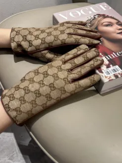 GUCCI Gloves A2520260503609369