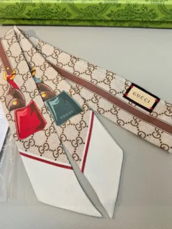 Alternative view of GUCCI Scarves E020260504974349