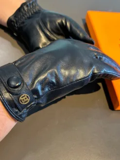 Alternative view of HERMES Gloves A0520260503217269