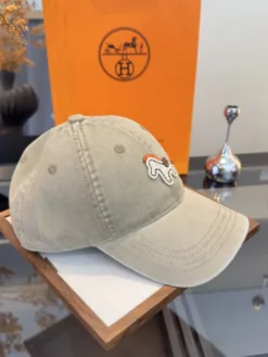Alternative view of HERMES Hats & Caps E520260503485349